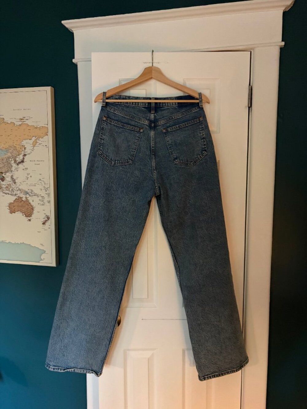 Abercrombie & Fitch ’90s Relaxed Jean High Rise Medium Wash 29 / 8R - Picture 2 of 3